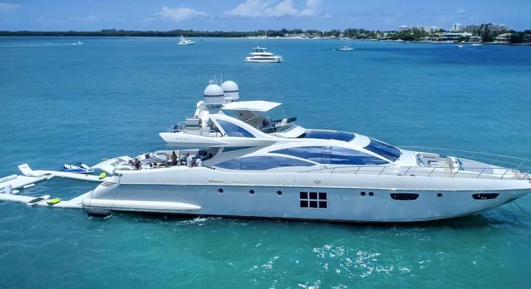 103ft Azimut ( Jets / Pool / Slide )