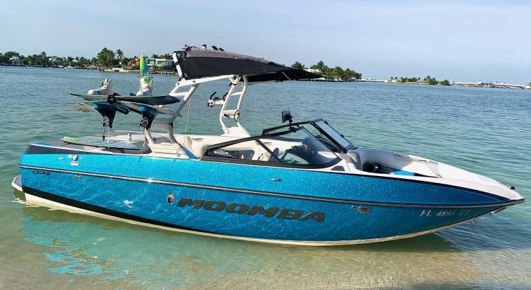 26ft Wakesurfing Boat