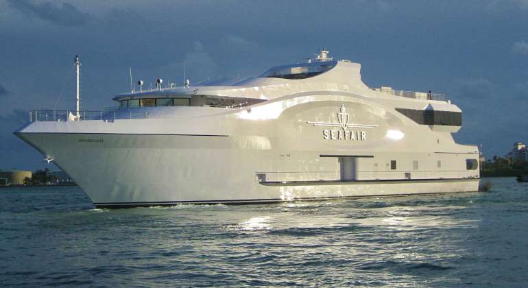 228ft Seafair ( Superyacht )