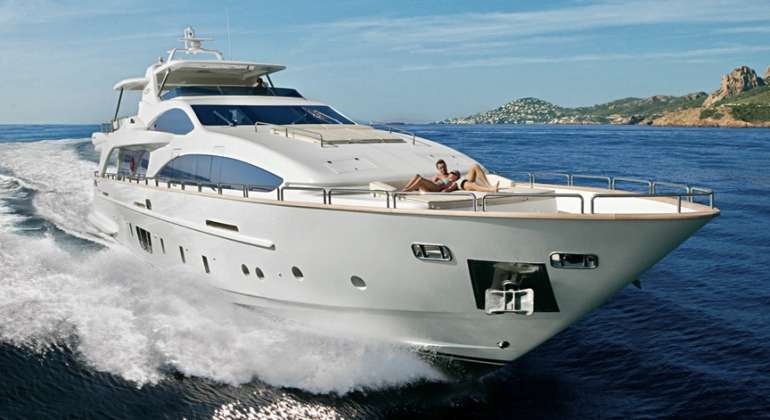 100ft Azimut Jumbo ( Jets / Jacuzzi)