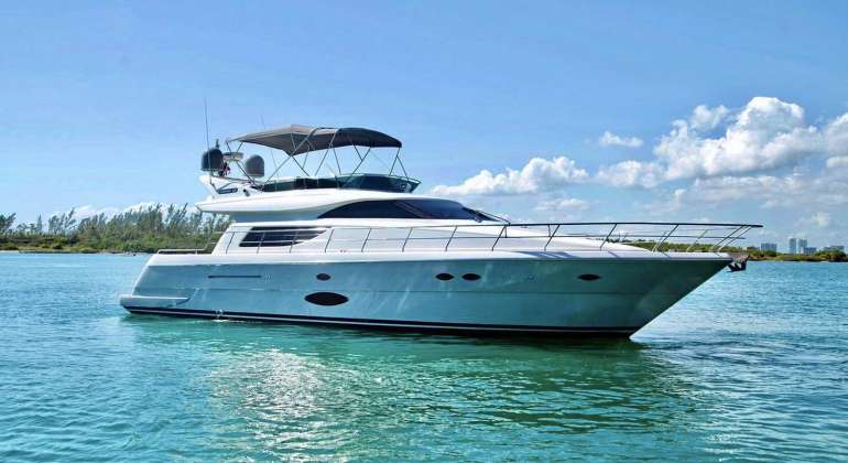 55ft Uniesse flybridge 